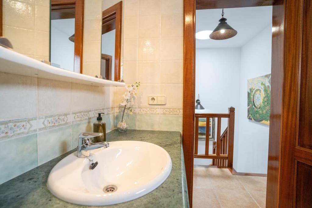 Beautiful Home In Lanzarote 5 Mins From Marina Playa Blanca  Buitenkant foto