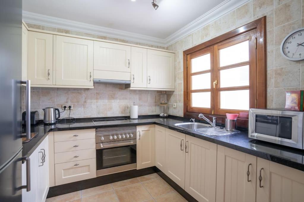 Beautiful Home In Lanzarote 5 Mins From Marina Playa Blanca  Buitenkant foto