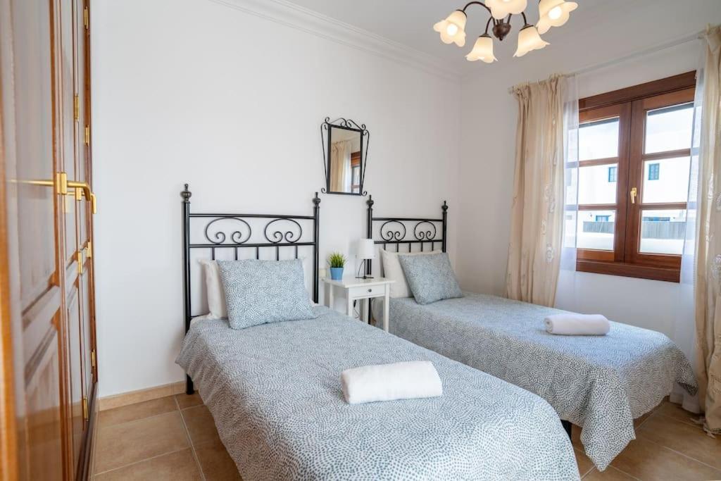 Beautiful Home In Lanzarote 5 Mins From Marina Playa Blanca  Buitenkant foto